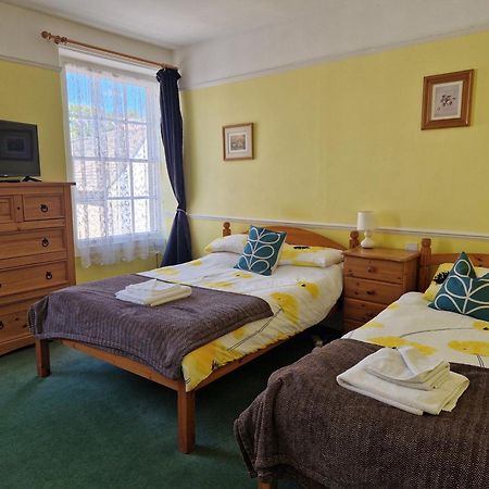 The Royal Oak Hotel Corsham Bagian luar foto