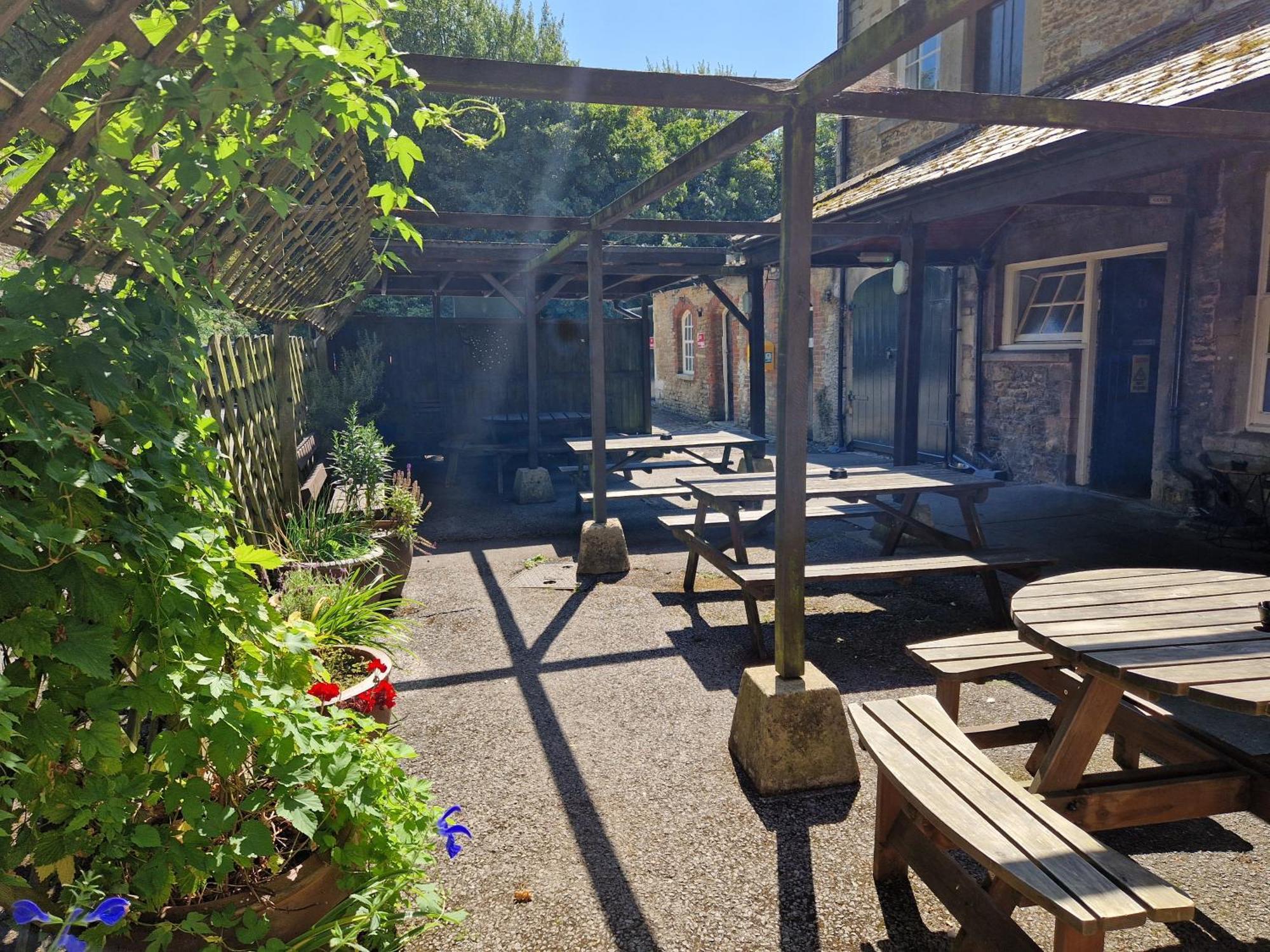 The Royal Oak Hotel Corsham Bagian luar foto